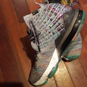 Men Lebron tennis shoes